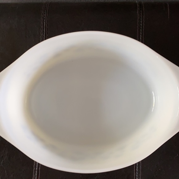 Pyrex Acorn casserole dish - Picture 2 of 4
